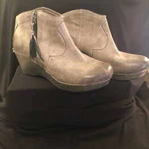 Lots of name brand boots!